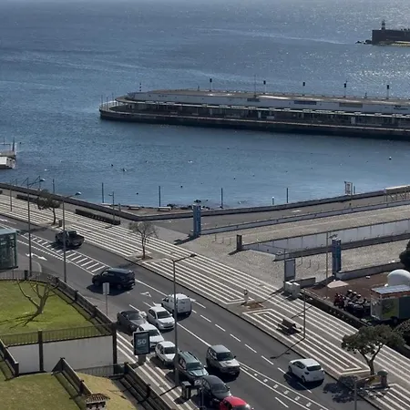 Lägenhet Luxury Ocean View Ponta Delgada